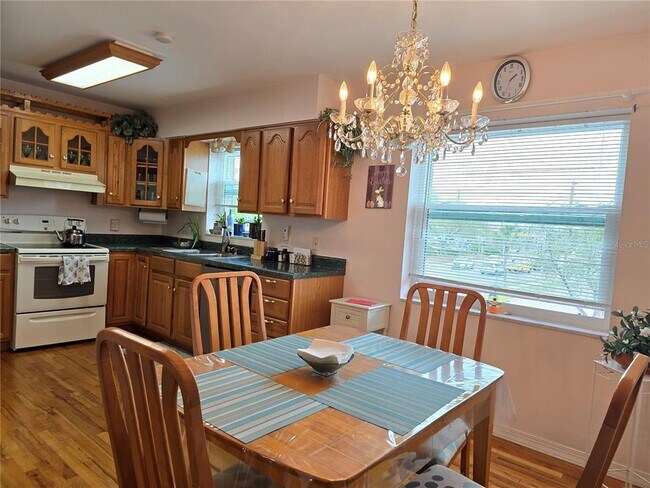 Building Photo - 1120 Rue Des Chateaux