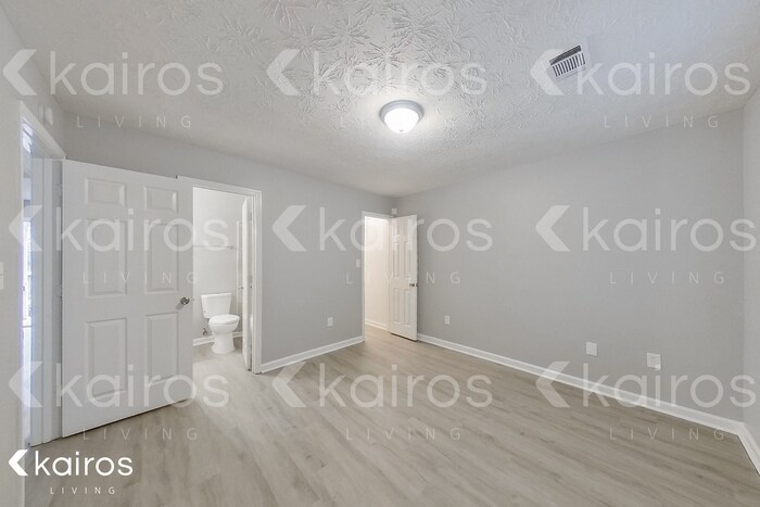 Building Photo - 301 Beaver Pointe Dr