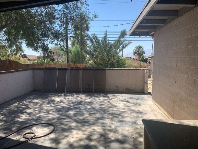 Building Photo - "Cozy Desert Oasis: Charming 2-Bed, 2-Bath...
