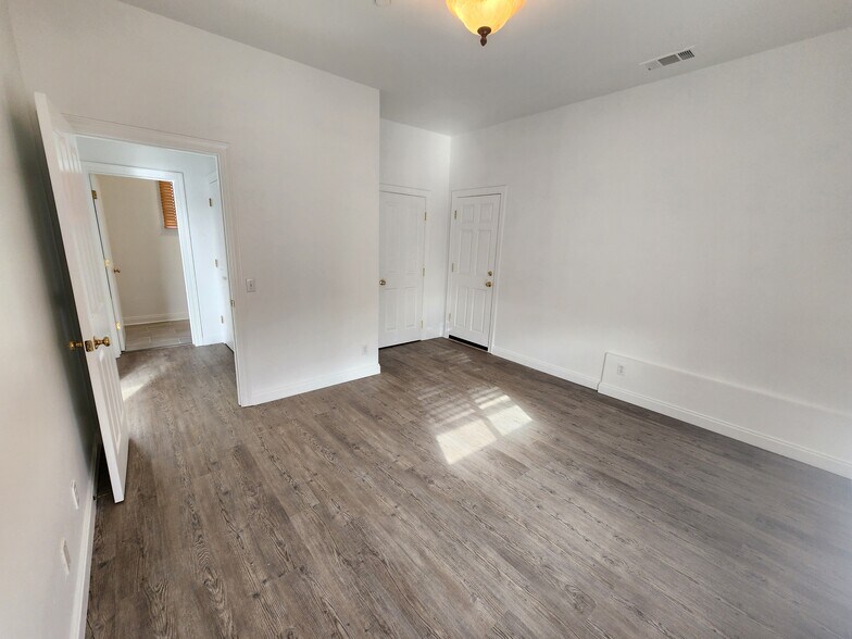 Building Photo - 835 12th St