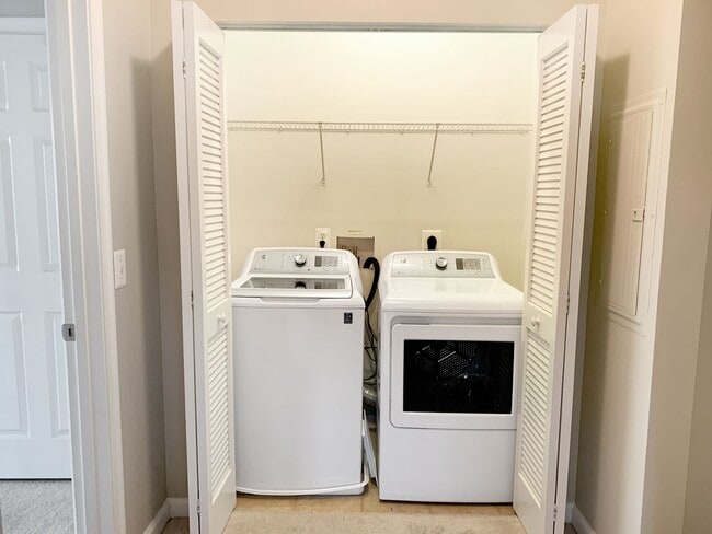 Building Photo - Beautiful & Spacious 2 Bedroom, 2 Bathroom...