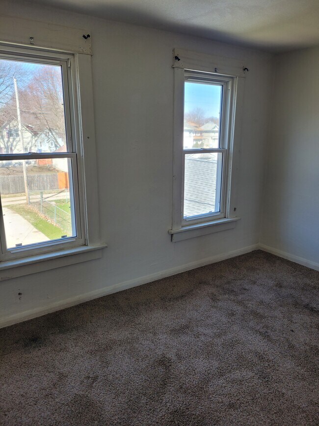 Bedroom 1 - 819 Hawthorne Ave