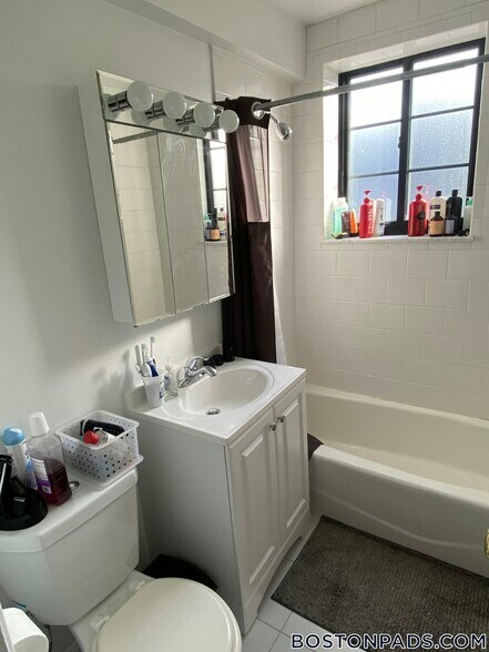 Building Photo - 60 Brattle St