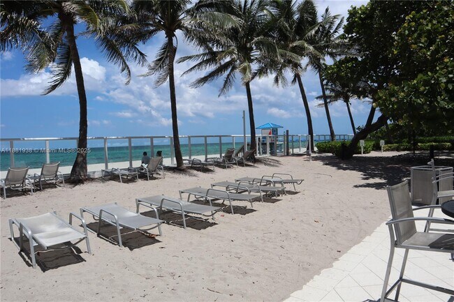 Building Photo - 3001 S Ocean Dr