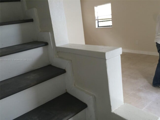 Building Photo - 1542 NW 35th St