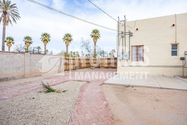 Building Photo - Adorable Private One Bedroom, One Bathroom...
