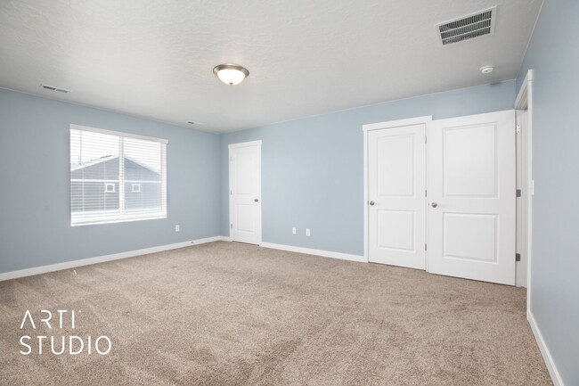 Building Photo - Beautiful Townhome in Lehi