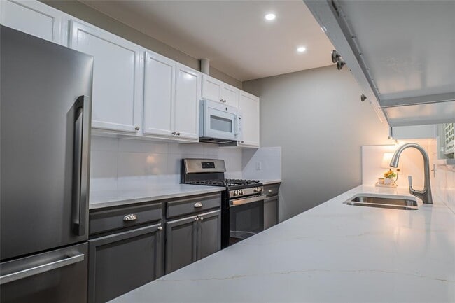 Building Photo - 9014 Slayton Dr