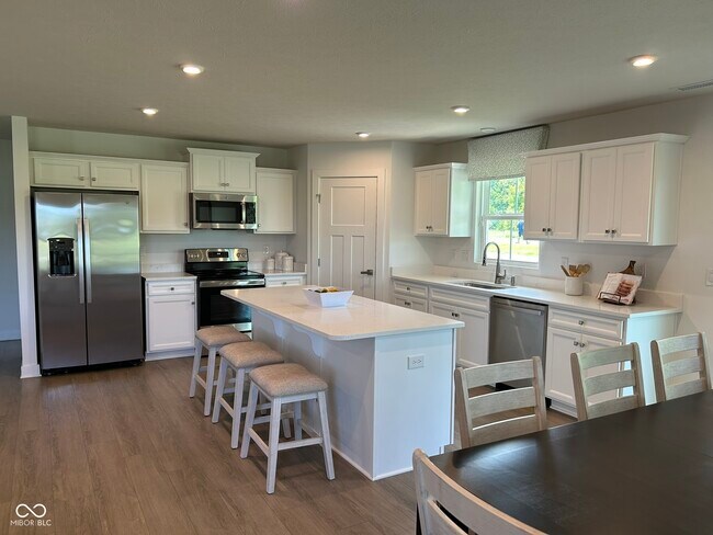 Building Photo - 982 Independence Dr