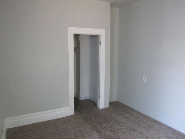 Building Photo - 2350 Orchard Ave