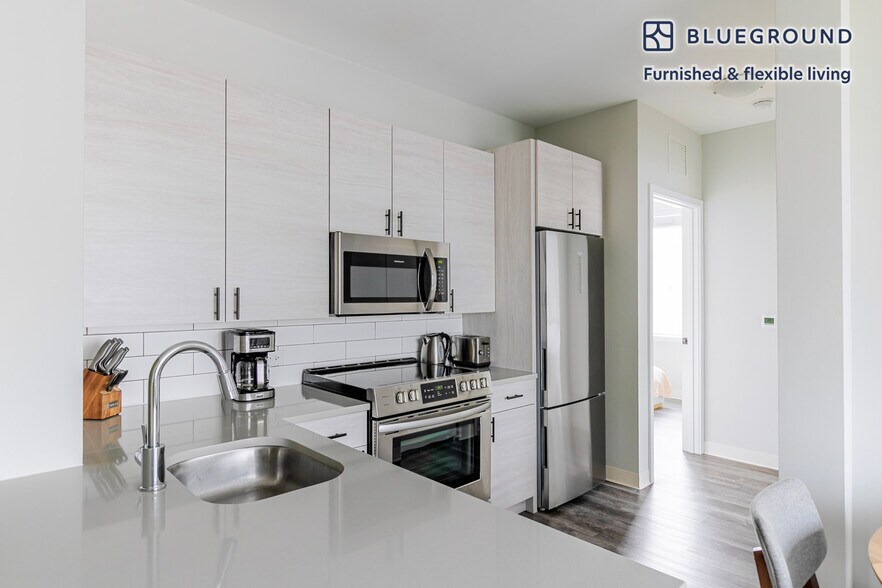 Building Photo - 6149 N Broadway