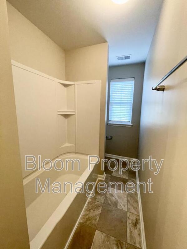 Building Photo - 4995 Hay Bale Ct