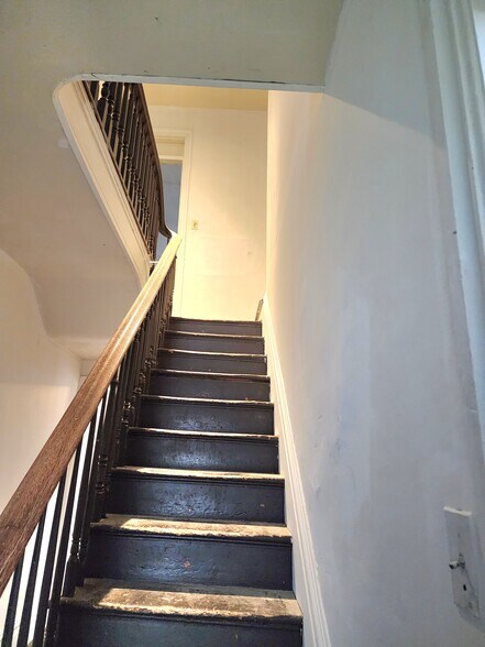 Stairway leading to bedrooms and bathroom - 404 E Market St