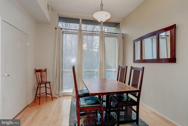 Building Photo - 11561 Rolling Green Ct