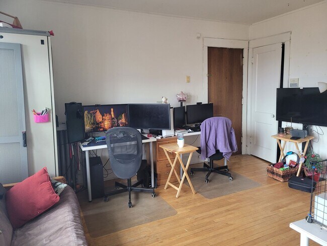 Interior Photo - 719 Knapp