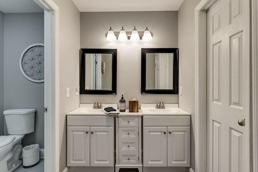 Building Photo - 121 Dennis Rd