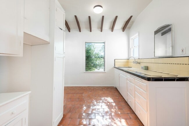 Building Photo - 1846 Holmby Ave