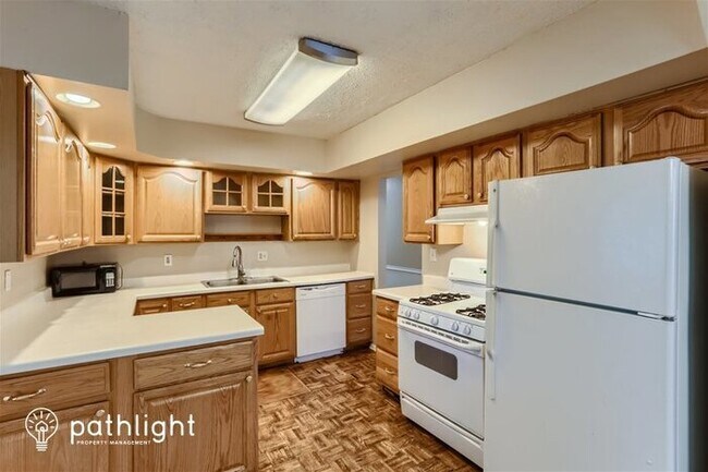 Building Photo - 16 Dolphin Court, Oswego, IL, 60543