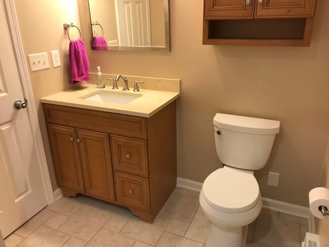 Building Photo - 7404 Oak Post Rd