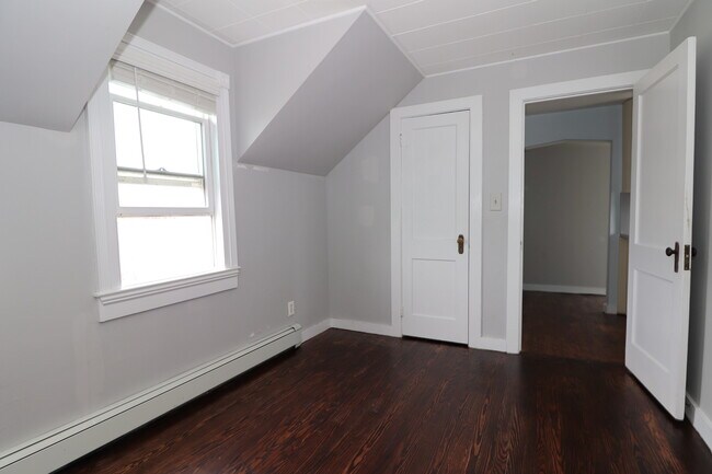 Building Photo - 262 S Ketcham Ave