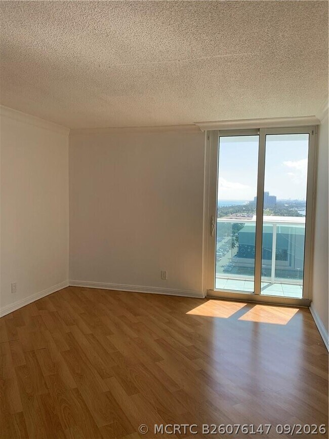 Building Photo - 100 Bayview Dr