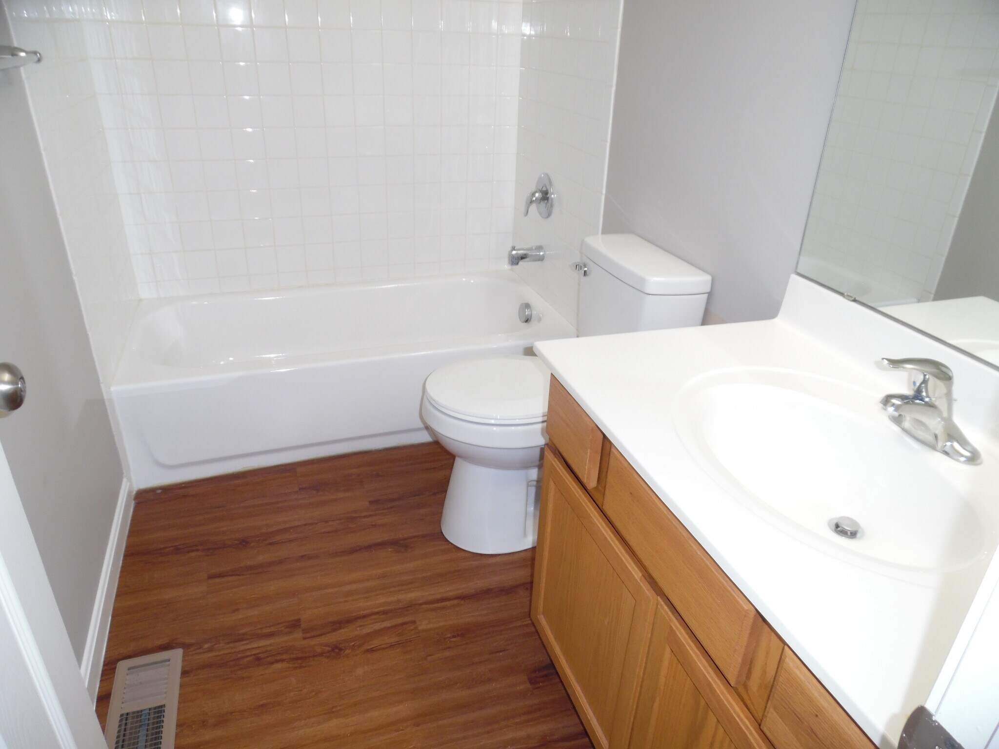Building Photo - 445 Draft Ct