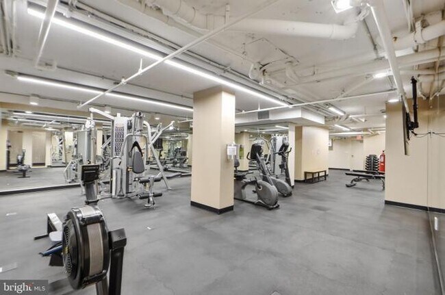 Building Photo - 1808 Old Meadow Rd