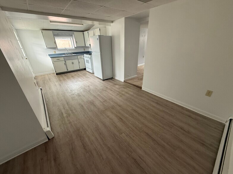 Building Photo - 1415 Diamond Ave