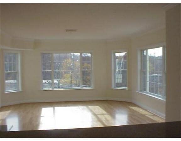 Building Photo - 295 Salem St