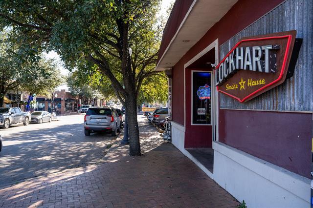 Building Photo - 600 Melba St