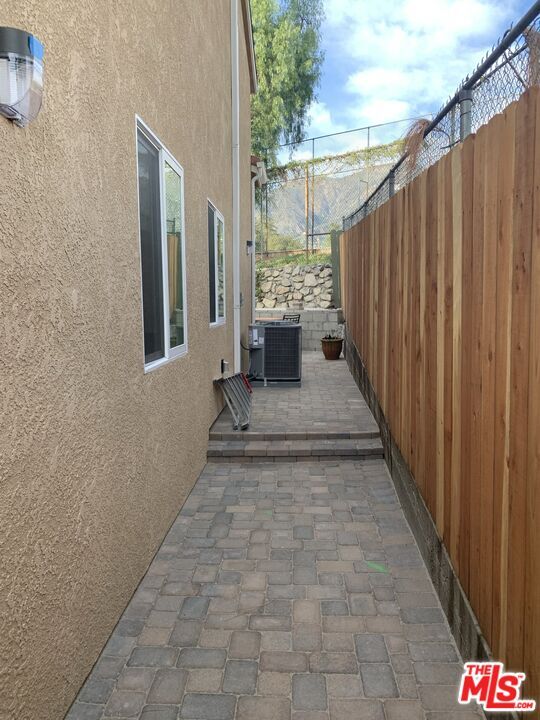 Building Photo - 2700 Los Olivos Ln