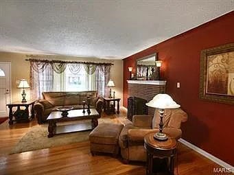 Building Photo - "Charming 3-Bedroom Retreat with 2 Full Baths in Prime Saint Louis Location - 1537 Sq Ft of Comfo...