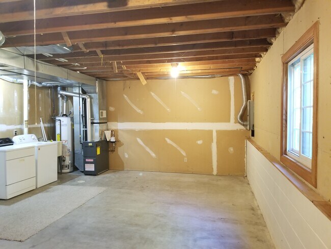 Building Photo - 220 Leighton Dr