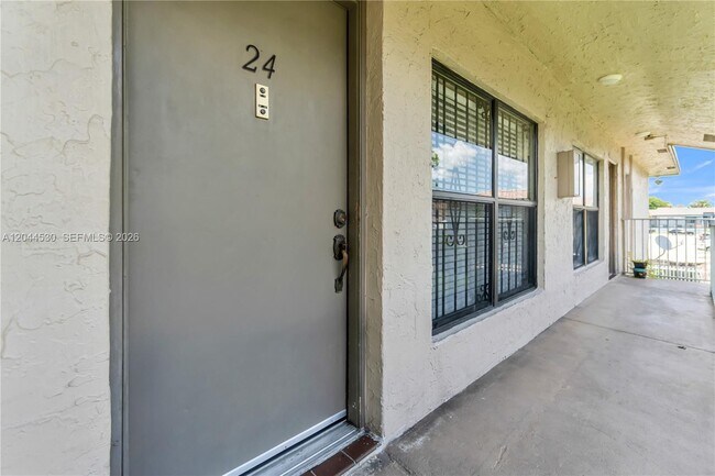 Building Photo - 15350 SW 72nd St