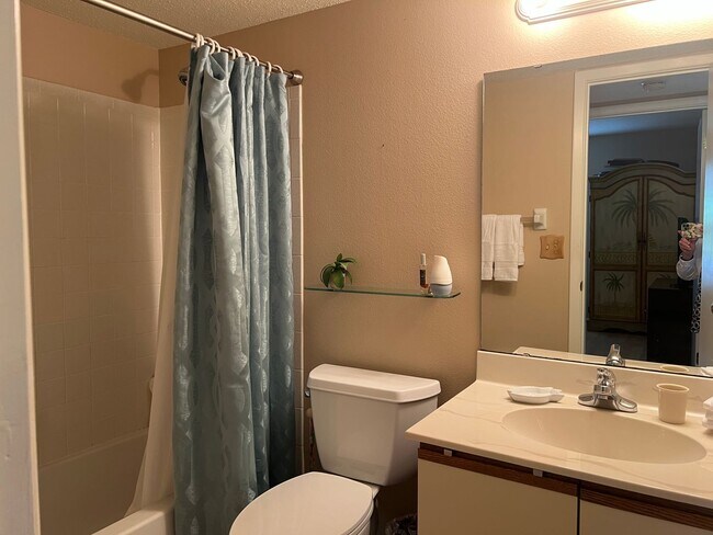 Building Photo - 2BR/2BA Condo in Mission Lakes