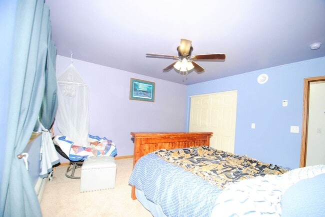 Building Photo - 3 Bed / 2 Bath / 2 Car Garage Ranch Style Home