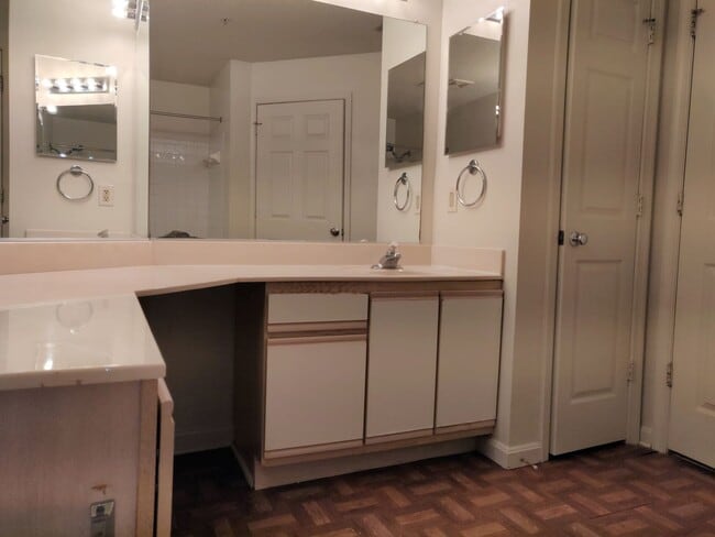 Building Photo - Charming 2 Bedroom/ 1 Bathroom Condo in Parkville, MD!