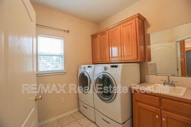 Building Photo - 6454 Norman Ave