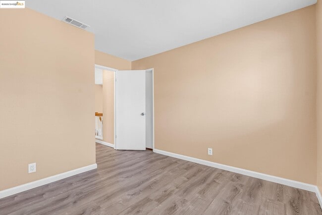 Building Photo - 4820 Ridgeview Dr