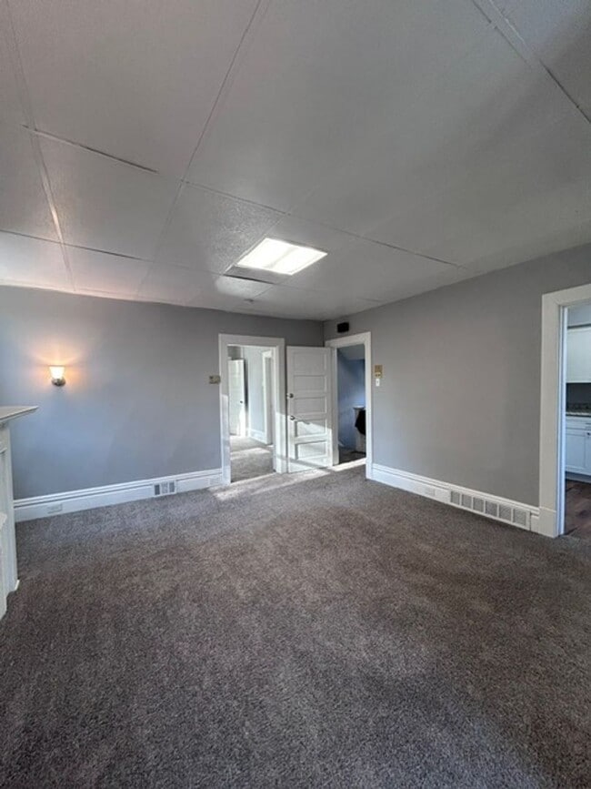 Building Photo - wat195