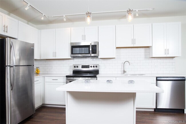 Building Photo - 35 Van Nydeck Ave