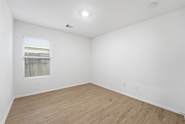 Building Photo - 213 Rustic Ridge Cir