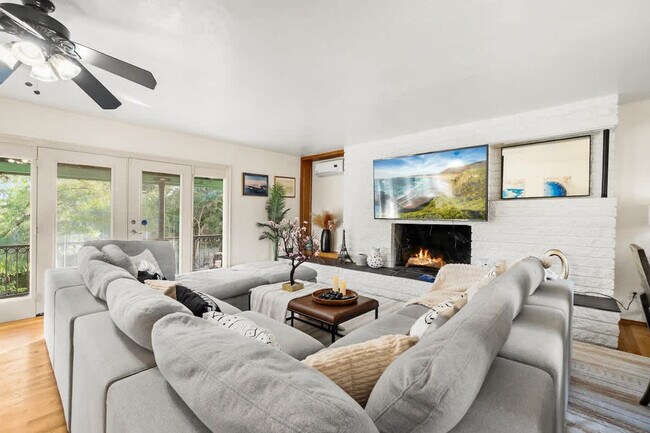 Building Photo - 4989 Randlett Dr