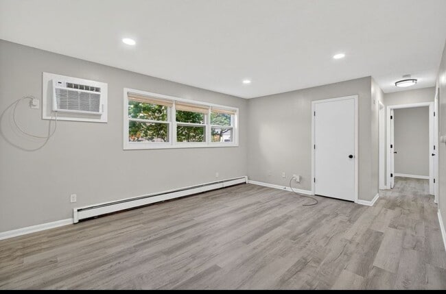 Building Photo - 800 13th St