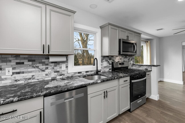 Building Photo - 91 Locust Ave