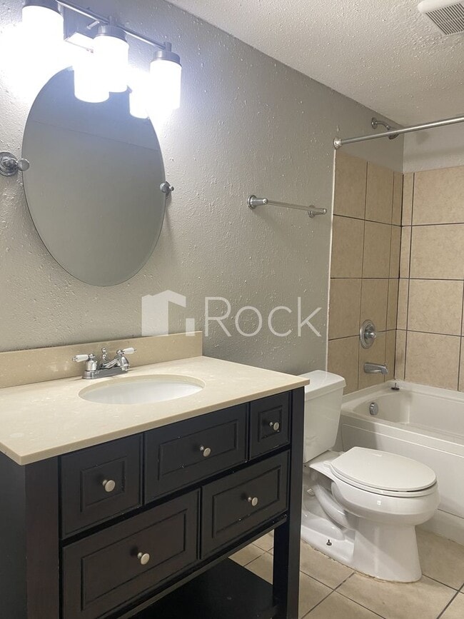 Building Photo - 3 bedroom/2 bathroom home in Moore Schools