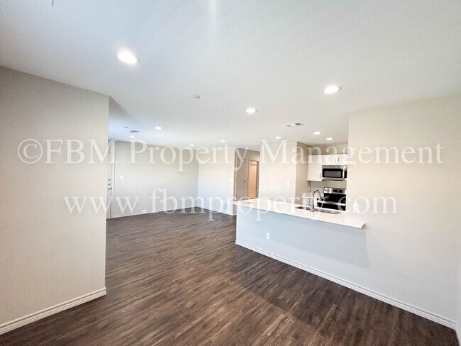 Building Photo - Hidden Creek, Unit 512 - 2 Bedroom, 2 Bathroom Beautiful Apartment Home in Ennis, TX! $500 OFF at...