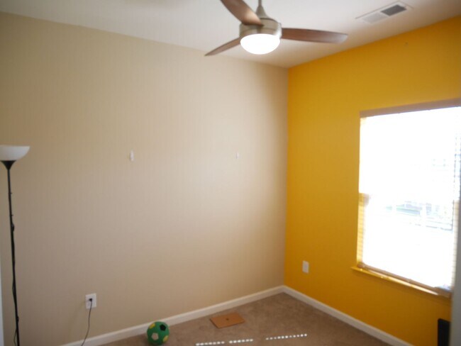 Building Photo - SPACIOUS 4 Bedroom Townhome-Owings Mills, MD
