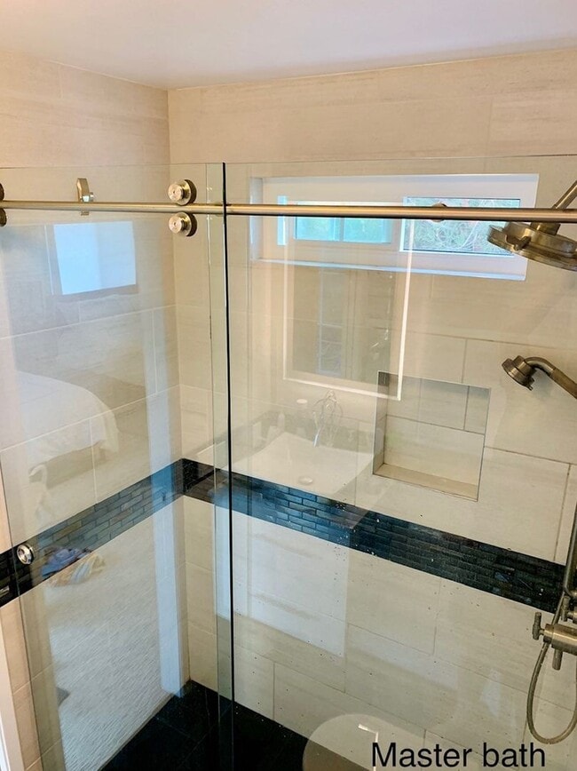 Building Photo - 3 bed updated OB townhome, near beach