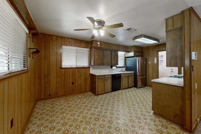 Building Photo - 150 Rosa Lee Ln